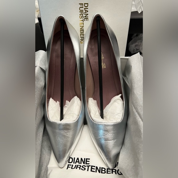 Diane Von Furstenberg Meina Silver Pumps - Picture 3 of 11